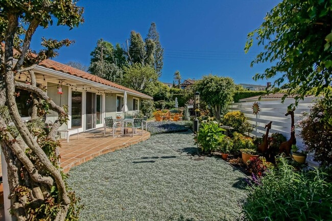 Building Photo - FULLY FURNISHED, CHARMING & AIRY, 4BR2BA MONTEMALAGA HILLTOP HOME W/ “QUEENS NECKLACE” VIEWS, 2-C...