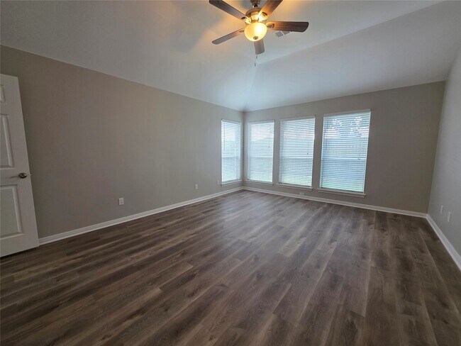 Building Photo - 2219 Lakewind Ln