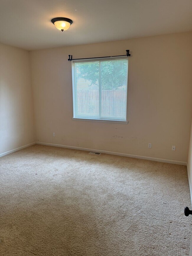 Building Photo - 1707 Ashford Way
