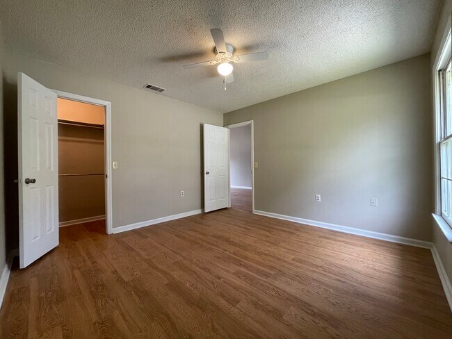 Building Photo - 100 Lanier Dr