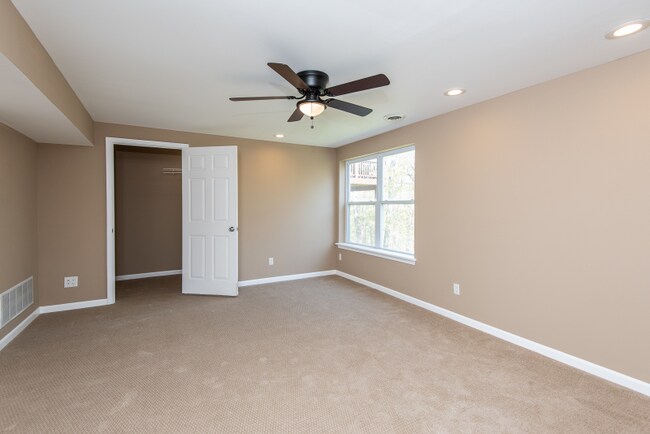 Building Photo - 720 Vista Hills Ct