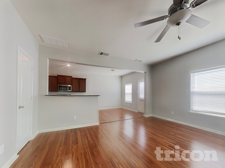 Building Photo - 216 Elm Patch Dr