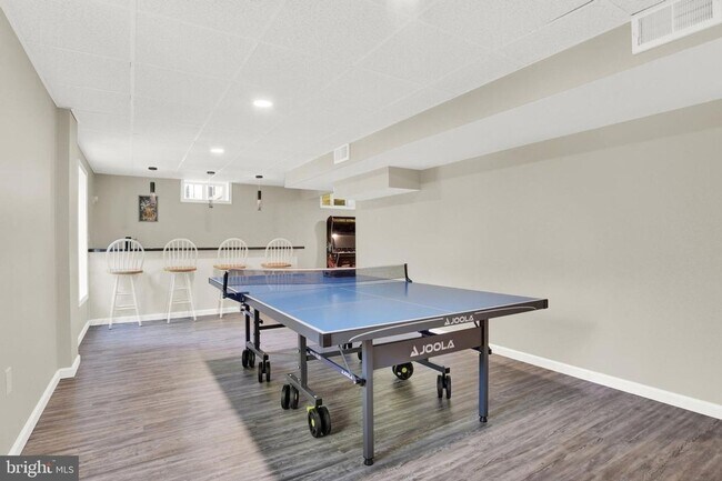Building Photo - Spacious 4BR House in Lewisberry