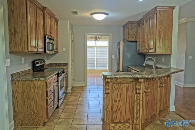 Building Photo - 16992 Woodhaven Dr