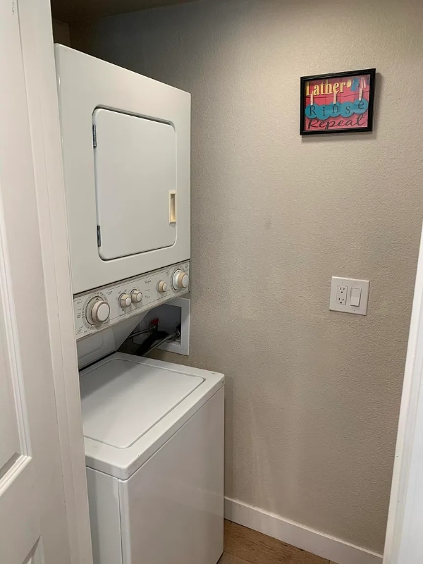 Building Photo - 4710 E Portland St