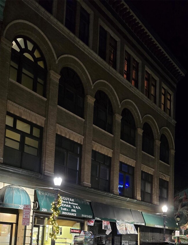 Building Photo - 25 N Broadway