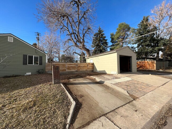 Building Photo - 3 bed 2 bath Harvey Park, Corner Lot