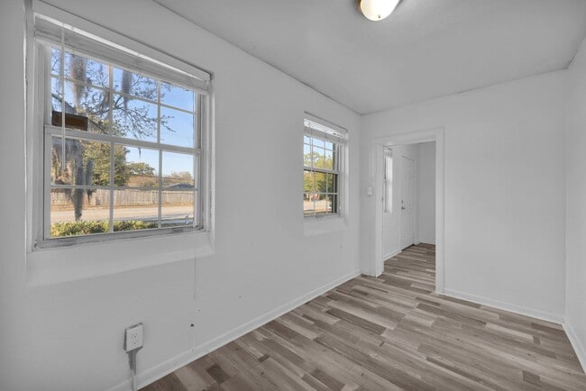 Building Photo - Stunning 3-Bedroom, 2-Bath Home in Desirable Mandarin Neighborhood!