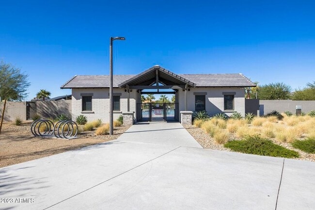 Building Photo - Charming Newer 3 Bed 2 Bath Single Level H...