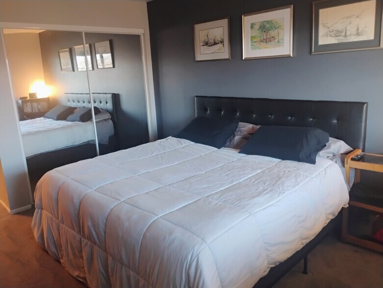 Primary bedroom - 1350 Josephine St