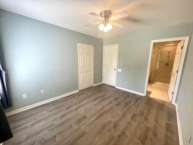 Building Photo - 3 Bedroom, 2 Bath Townhome in Park West of...