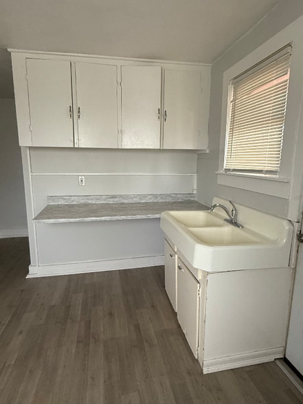 Building Photo - 322 Park St