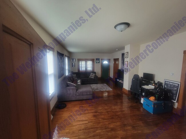 Building Photo - 2 Bedroom House available for SUBLEASE Sep...