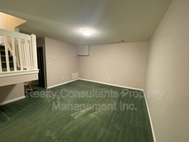 Building Photo - 96 Tannenbaum Cir