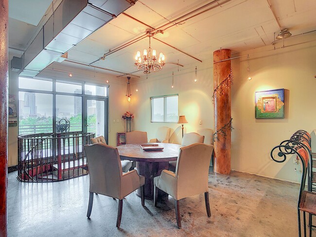 Building Photo - Stunning 4 Bedroom Multi-Level Loft Condo ...