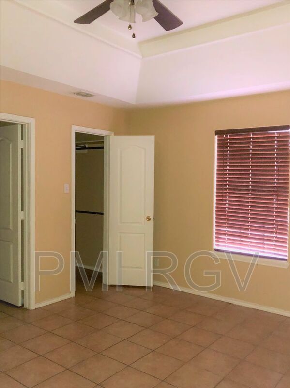 Building Photo - 703 La Mancha Dr