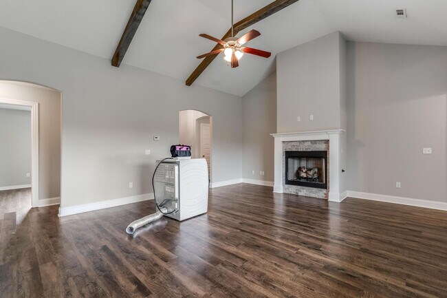Building Photo - 499 Concho St