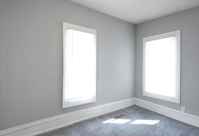 Building Photo - 3-Bed 1-Bath Lower Level Unit in Minneapolis - Available Now!