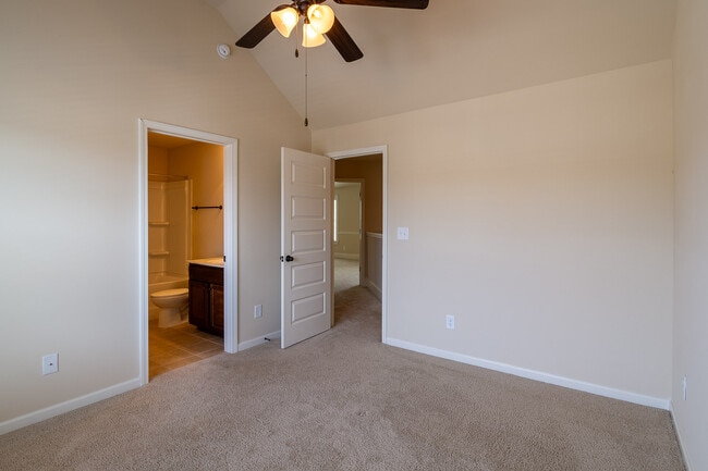 Building Photo - 1037 Dietrich Ln