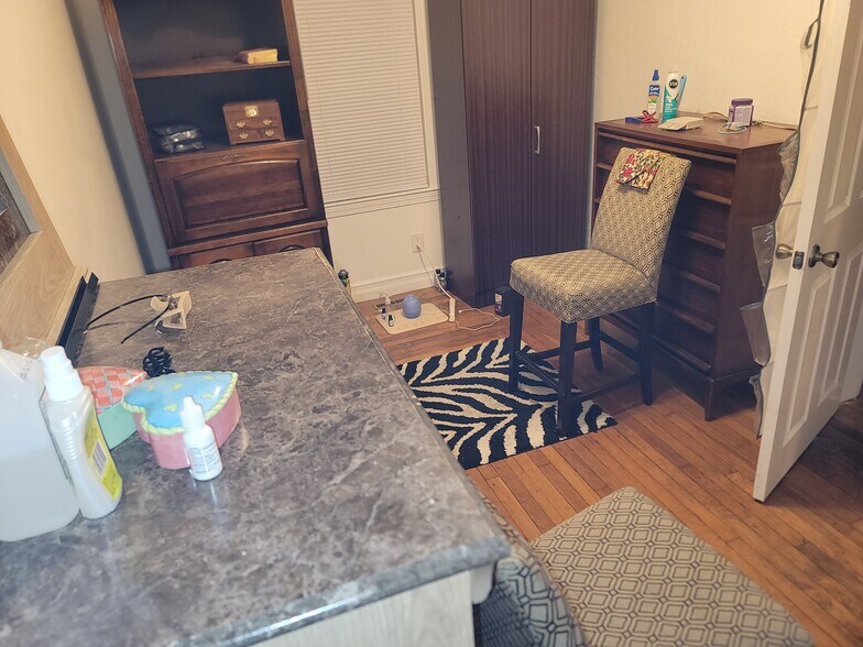 Building Photo - 94 Gill St