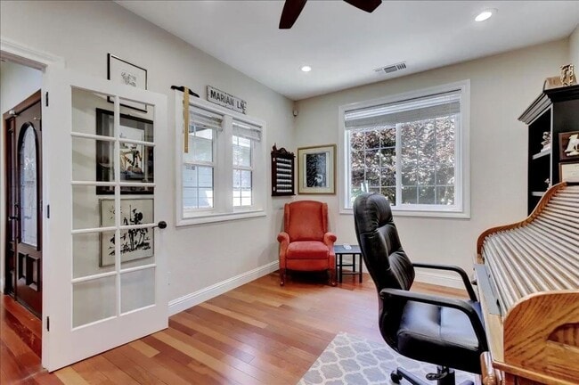 Building Photo - Lake View, 5 bedroom, 3 bath home in gated...
