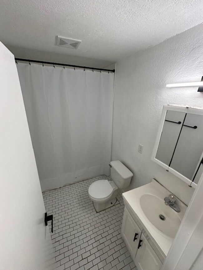 Building Photo - JP - Early