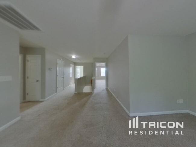 Building Photo - 3756 Wingfield Dr