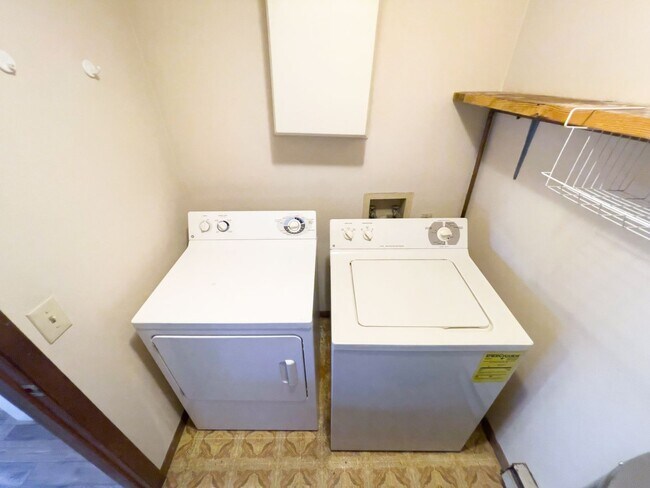 Building Photo - 9 N Wickham Ct
