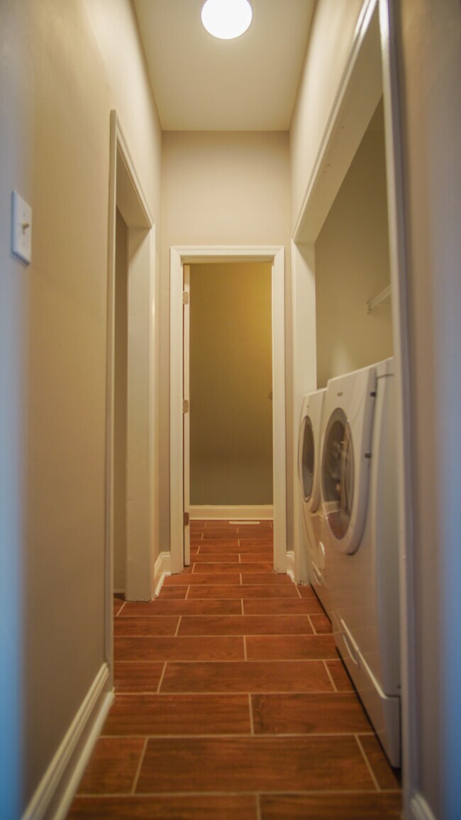 Building Photo - 1218 Bainbridge St