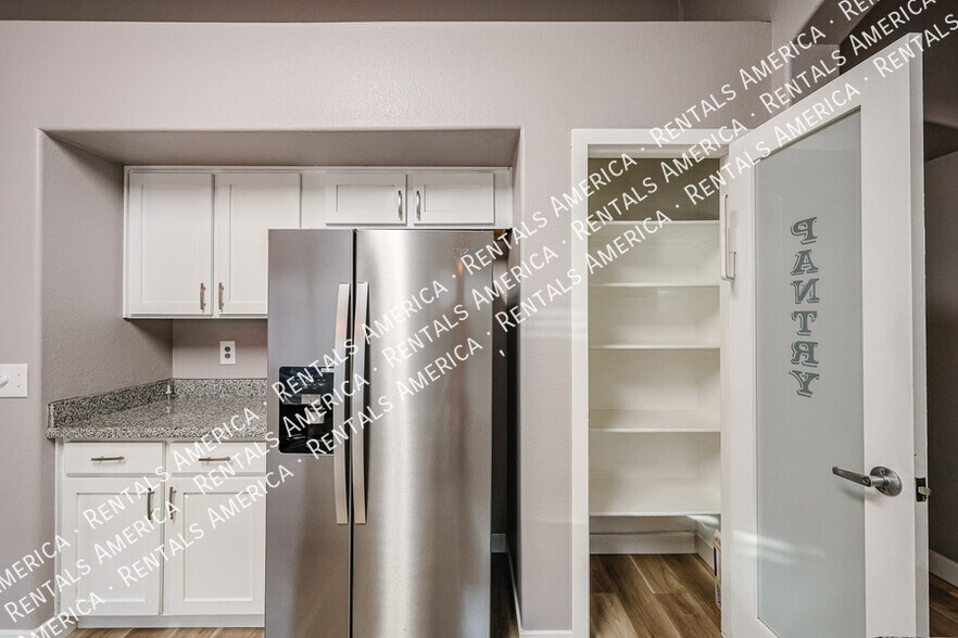 Building Photo - 133 W Muriel Dr