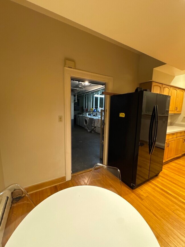 Building Photo - 7450 N Claremont Ave