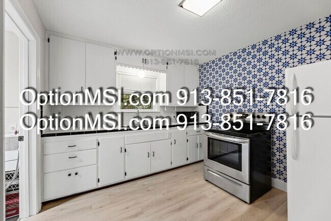 Building Photo - Near downtown Overland Park!