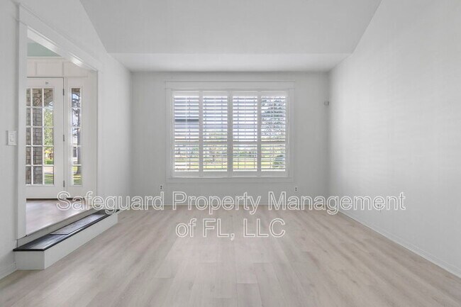 Building Photo - 3893 Paradise Bay Dr