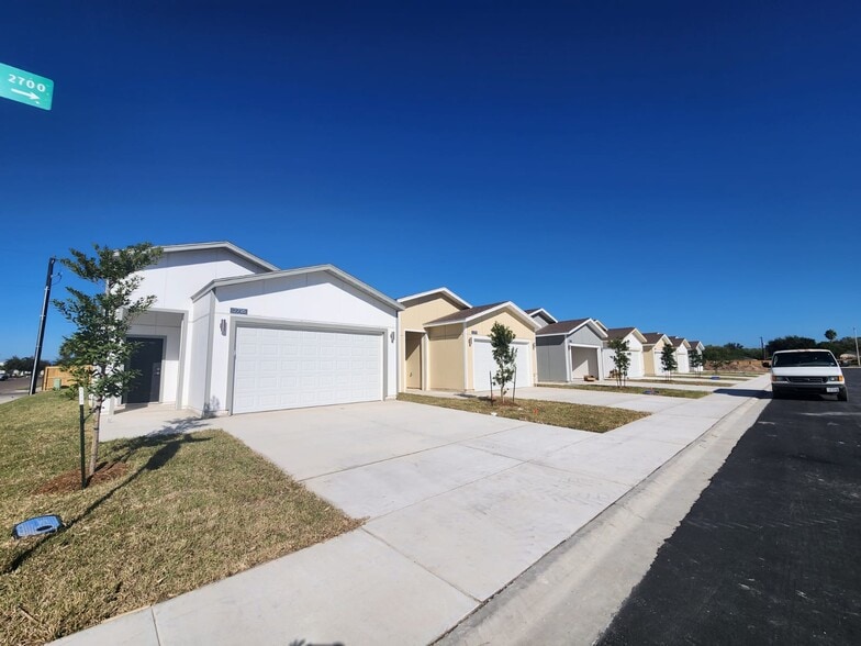 Building Photo - 2716 Kerria Ave