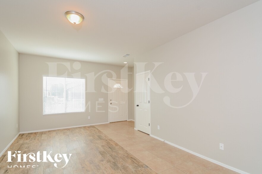 Building Photo - 12918 W Columbine Dr