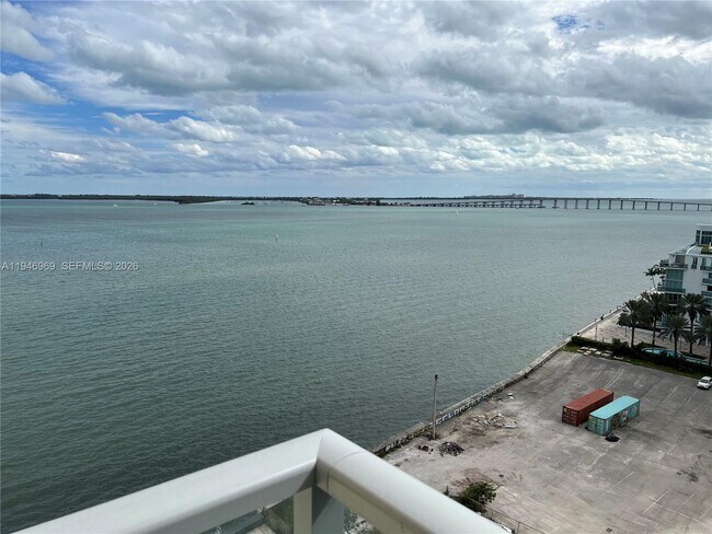 Building Photo - 1155 Brickell Bay Dr
