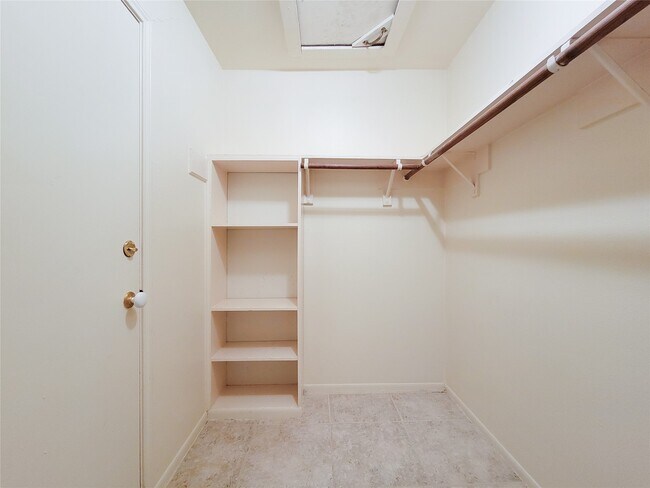 Building Photo - 1601 S Shepherd Dr