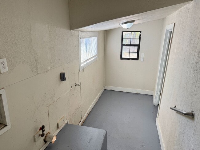 Building Photo - Cute 3 Bed 1 Bath home in Sunnyside Heights