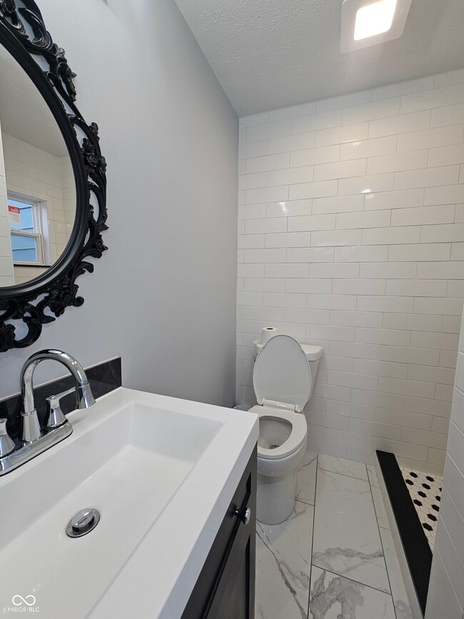 Building Photo - 335 W 4th St