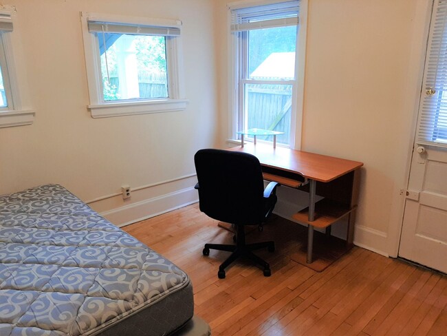 Building Photo - 123 Columbia St