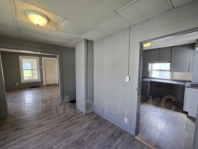 Building Photo - 211 Manson St