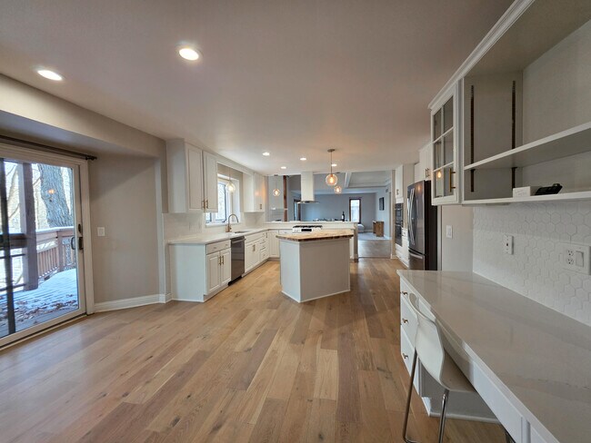 Building Photo - 3427 E Dobson Pl