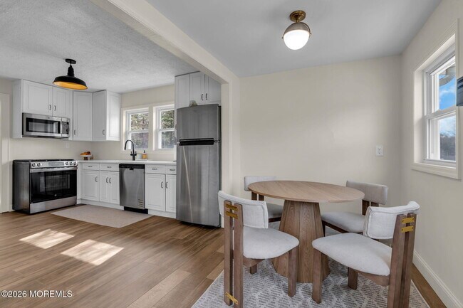 Building Photo - 460 Brickyard Rd