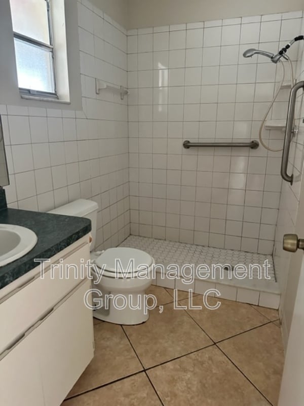 Building Photo - 1366 Haulover Ave