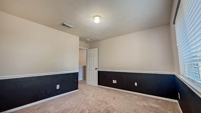 Building Photo - 25915 Drybrook Rd