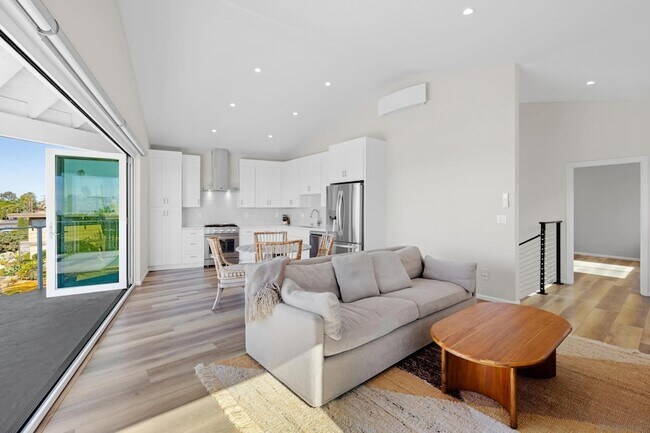 Building Photo - 1305 Blue Sky Dr