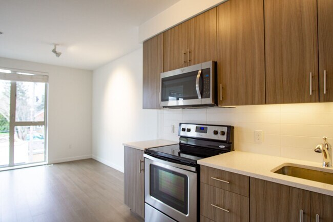 Building Photo - 3rd Floor Modern & Sleek 1Bdr w/Floor-to-C...