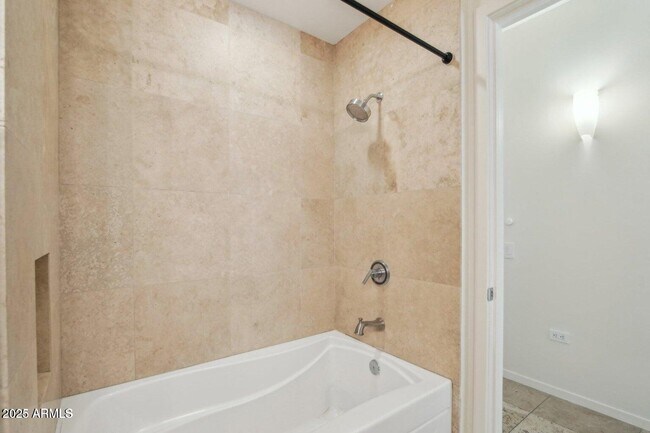Building Photo - 7131 E Rancho Vista Dr