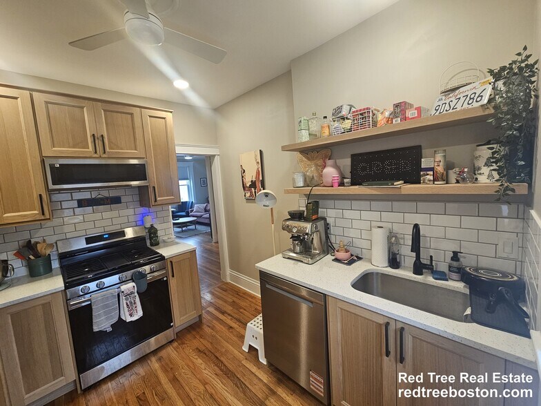 Building Photo - 5 Colliston Rd