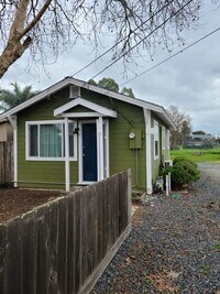 Building Photo - 1660 Jennings Ave